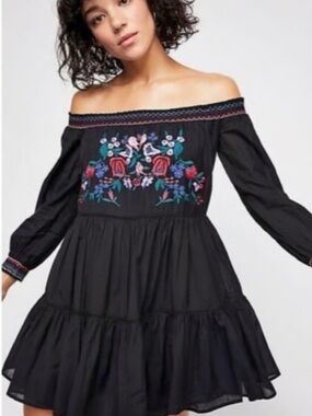 Free People Sunbeams Off-Shoulder Embroidered Floral Mini Dress Size M NWT